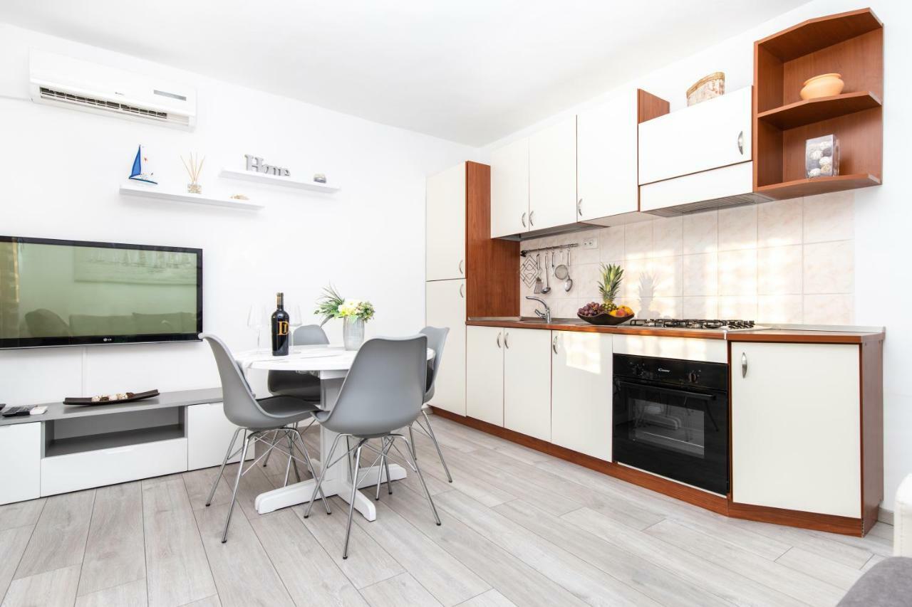 Apartman Topic Apartamento Kaštela Exterior foto