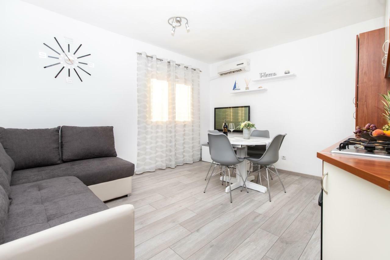Apartman Topic Apartamento Kaštela Exterior foto