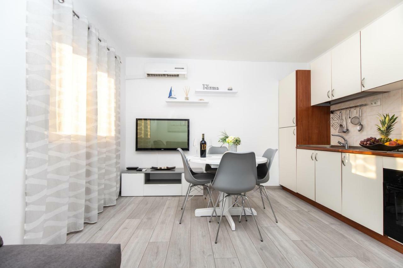 Apartman Topic Apartamento Kaštela Exterior foto
